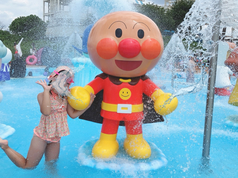 よみうりランド プールWAIのアンパンマン水遊びエリアで遊ぶ子どもたち(実際の訪問写真)