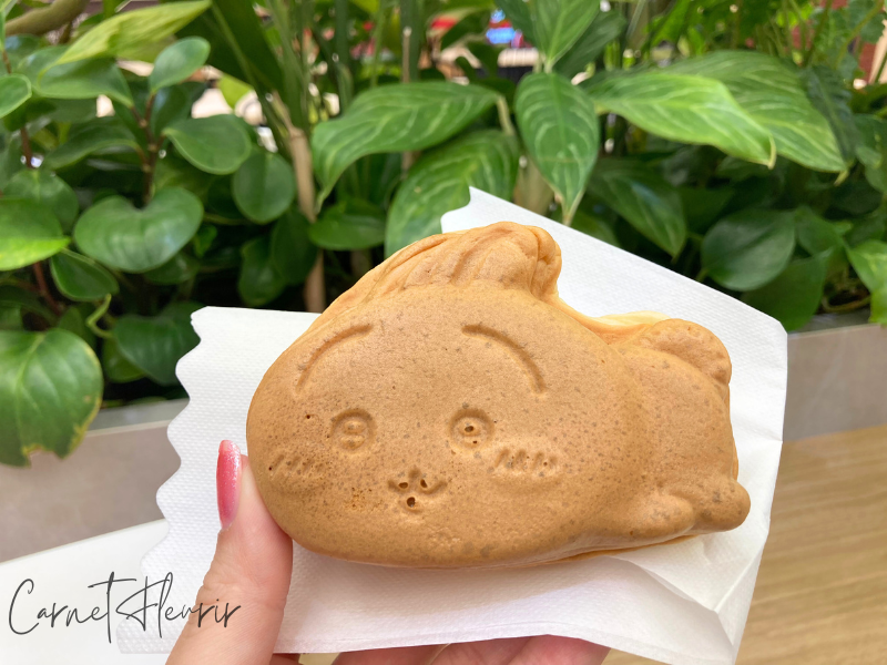 ちいかわ焼きの「うさぎ」キャラクターの表面。ぷっくりしたほっぺと表情がかわいらしい